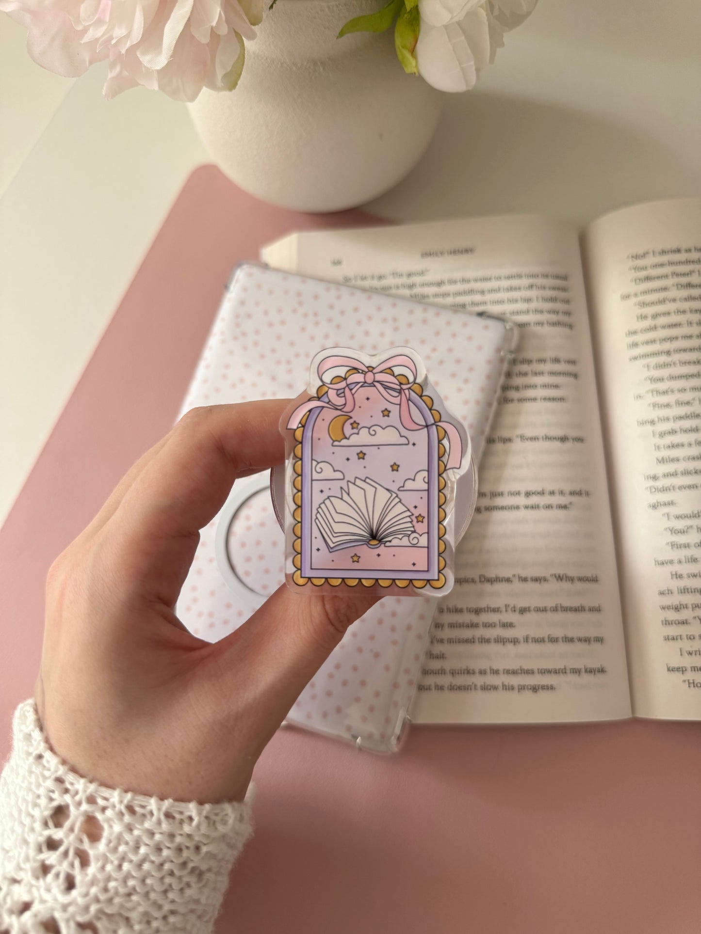 Moonlit Reader Magnetic Grip